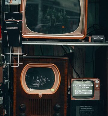 **Zapomniane Perełki VHS: Jak odnaleźć i odrestaurować unikalne gry planszowe nagrane na kasetach wideo z lat 80. i 90.?** - 3 2025