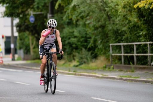 Zajęcia sportowe dla seniorów – jak aktywność fizyczna wpływa na jakość życia w późniejszym wieku - 1 2025