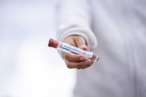 ** Dlaczego COVID-19 powoduje zaburzenia węchu? - 1 2025